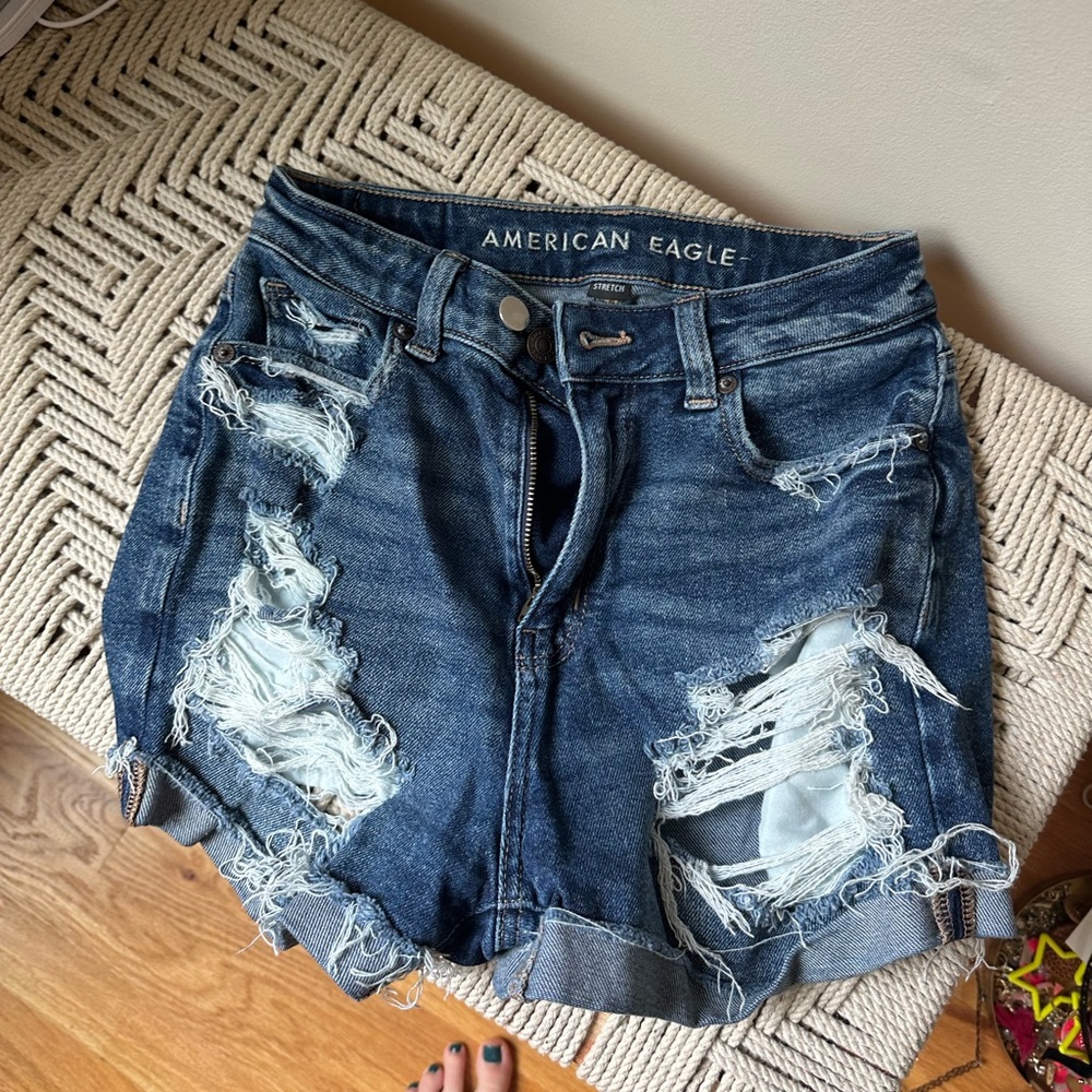 American Eagle | Distressed Mom Short